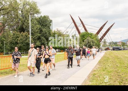 Torino, Italien. Juli 2024. Alcune immagini delle Code per entrare all'undicesima edizione del Kappa FutureFestival presso Parco Dora a a Torino, Italia - Cronaca - Venerdì 5 Luglio 2024 - (Foto Giacomo Longo/LaPresse) einige Bilder der Reihe, die bei der 11. Ausgabe des Kappa FutureFestivals im Parco Dora in Turin erscheinen soll, Italien - News - Freitag, 5. Juli 2024 - (Foto Giacomo Longo/LaPresse) Credit: LaPresse/Alamy Live News Stockfoto