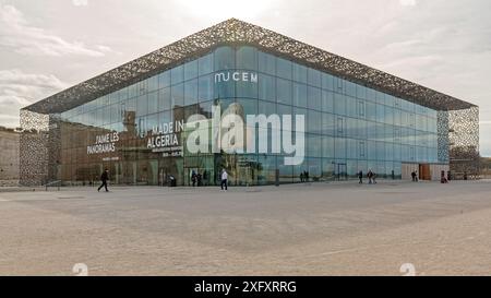 Marseille, Frankreich - 31. Januar 2016: Museum der Zivilisationen Europas und des Mittelmeers Mucem Modern Building an der Promenade Robert Laffont Winter Stockfoto