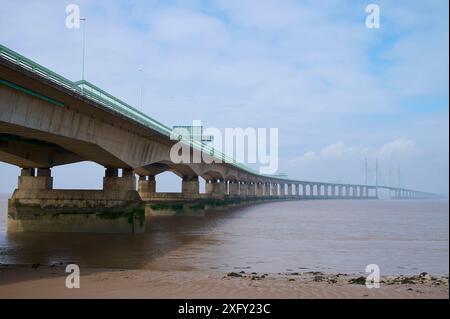 Brücke, Flussufer, Himmel, Sommer, M4 Autobahn, Princ of Wales Bridge, River Severn, England, Wales, Bristol, England, Vereinigtes Königreich Stockfoto