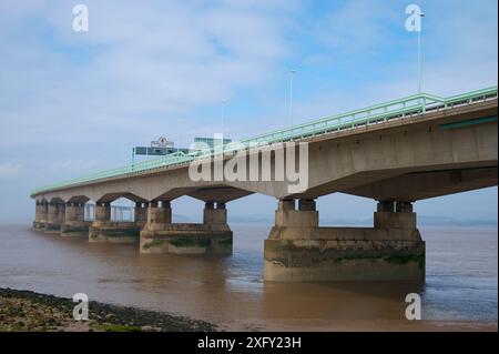 Brücke, Flussufer, Himmel, Sommer, M4 Autobahn, Princ of Wales Bridge, River Severn, England, Wales, Bristol, England, Vereinigtes Königreich Stockfoto