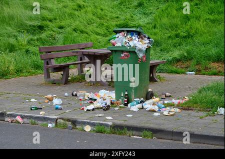 Mülltonne, Überlauf, Rastplatz, Autobahn, Hauptsaison, Urlaub, Sommer, Nordrhein-Westfalen, Deutschland Stockfoto