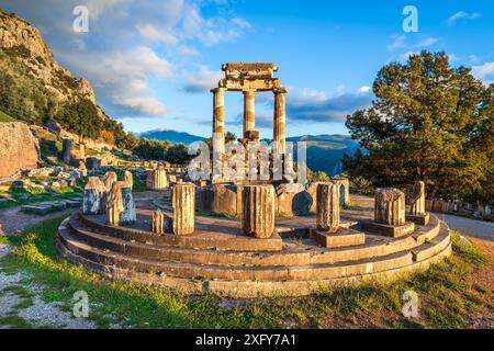 Die Ruinen der Tempel der Athena Pronaia in antiken Delphi, Griechenland Stockfoto