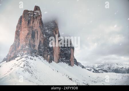 Winterlandschaft in der Tre Cime di Lavaredo unter einem Schneesturm, Auronzo di Cadore, Provinz Belluno, Veneto, Italien Stockfoto