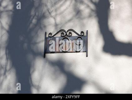 109 verziertes Vintage-Straßenschild Stockfoto