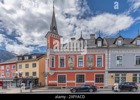 Die Altdeutsche Weinstube am Neuen Platz in Spittal an der Drau, Kärnten, Österreich Stockfoto