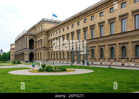 Die Münchner Residenz war einst Residenz und Regierungssitz der bayerischen Herzöge, Kurfürsten und Könige und befindet sich im Hofgarten zwischen Odeonsplatz und Max-Joseph-Platz Stockfoto