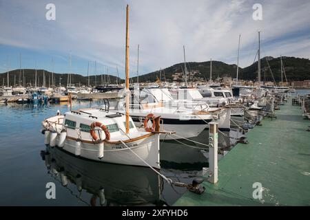 Boote im Hafen, Port d'Andratx, Region Serra de Tramuntana, Mallorca, Balearen, Spanien, Europa Stockfoto