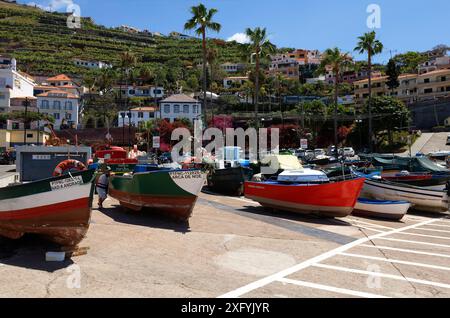 Fischerboote im Hafen von Camara de Lobos, Ilha de Madeira, Atlantik, Insel Madeira, Portugal Stockfoto