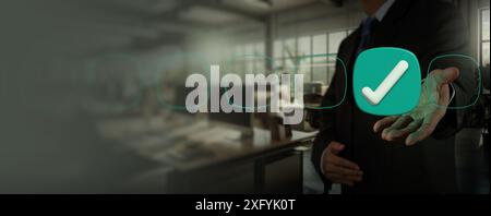 Geschäftsmann in Anzug mit einem digitalen Prüfzeichen für die Genehmigung, Deal für Konzepte der Geschäftsgenehmigung, Qualitätskontrolle und Unternehmenserfolg. Stockfoto
