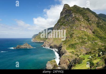 Blick auf die Nordküste in der Nähe von Boaventura, Boaventura, Madeira, Ilha de Madeira, Atlantik, Portugal Stockfoto