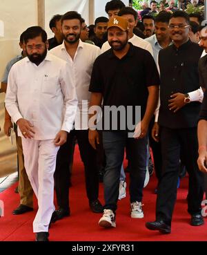 Mumbai, Indien. Juli 2024. MUMBAI, INDIEN - 5. JULI: CM Eknath Shinde zusammen mit Rohit Sharma, Suryakumar Yadav, Yashsvi Jaiswal und Shivam Dube während der Monsunsitzung in Vidhan Bhavan am 5. Juli 2024 in Mumbai, Indien. (Foto: Anshuman Poyrekar/Hindustan Times/SIPA USA) Credit: SIPA USA/Alamy Live News Stockfoto