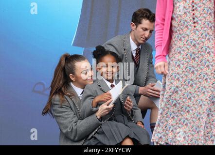 Die Besetzung von Roald Dahls Matilda, dem Musical, trat bei West End Live 2024 in Traflgar Square in London auf Stockfoto