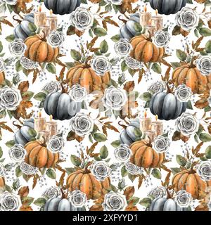 Schwarze und orangene Kürbisse, Wachskerzen, weiße Rosen mit Herbstblättern und Beeren. Nahtloses Aquarellmuster auf weißem Hintergrund. Geeignet für Ha Stockfoto