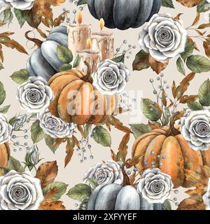 Schwarze und orangene Kürbisse, Wachskerzen, weiße Rosen mit Herbstblättern und Beeren. Nahtloses Aquarellmuster auf beigefarbenem Hintergrund. Geeignet für Ha Stockfoto