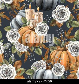 Schwarze und orangene Kürbisse, Wachskerzen, weiße Rosen mit Herbstblättern und Beeren. Nahtloses Aquarellmuster auf blauem Hintergrund. Geeignet für Hal Stockfoto