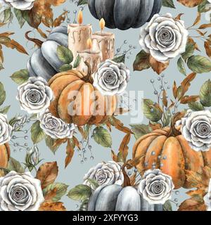 Schwarze und orangene Kürbisse, Wachskerzen, weiße Rosen mit Herbstblättern und Beeren. Nahtloses Aquarellmuster auf blauem Hintergrund. Geeignet für Hal Stockfoto