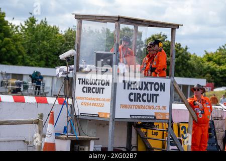 Andover, Hampshire - 8. Juni 2024: British Touring Car Championship Thruxton Qualifying Thruxton Marshalls Stockfoto