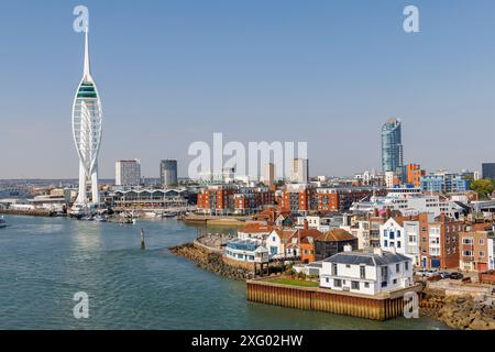 Spinnaker Tower und Quebec House, Portsmouth, Hampshire, England, Großbritannien Stockfoto