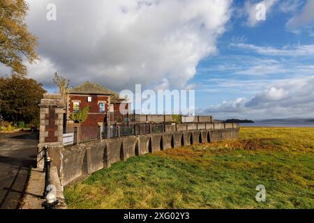 Lido, seit 1993 verfallen, aber wegen Renovierung fällig, Grange Over Sands, Cumbria, Großbritannien Stockfoto