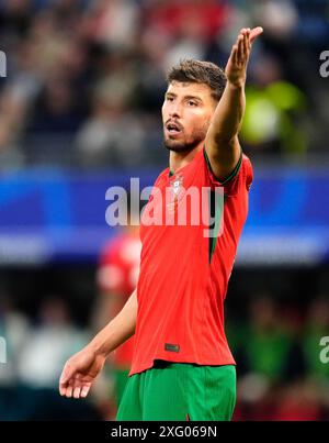 Portugals Ruben Dias in Aktion während der UEFA Euro 2024, dem Viertelfinalspiel im Volksparkstadion in Hamburg. Bilddatum: Freitag, 5. Juli 2024. Stockfoto