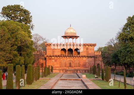Ein wunderschöner Blick auf das Eingangstor zum Roten Fort in Agra, Indien Stockfoto