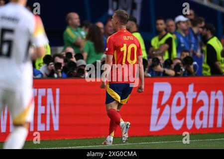 Dani Olmo (Spanien) feiert, nachdem er am 5. Juli 2024 in Stuttgart das erste Tor seines Teams beim Spiel der UEFA Euro Deutschland 2024 zwischen Spanien 2-1 Deutschland erzielte. Quelle: Maurizio Borsari/AFLO/Alamy Live News Stockfoto