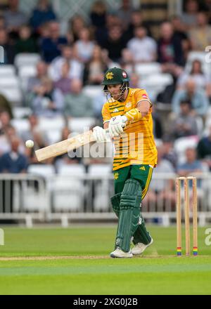 Nottingham, Vereinigtes Königreich, Trent Bridge Cricket Ground. Juli 2024. Vitality Blast T20. Notts Outlaws gegen Leicestershire Foxes. Im Bild: Joe Clarke (Outlaws Captain) schlägt. Quelle: Mark Dunn/Alamy Live News Stockfoto