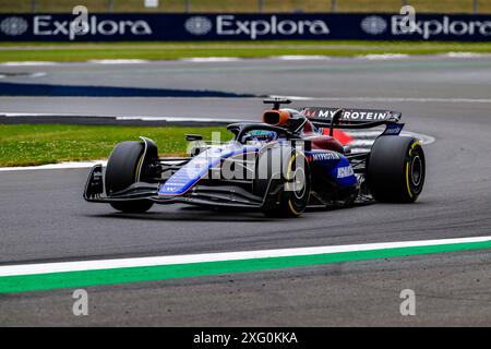 NORTHAMPTONSHIRE, VEREINIGTES KÖNIGREICH. Juli 24. Alexander Albon (Thailand) von Williams Racing acton im heutigen Training 2 während des Grand Prix 2024 von Qatar Airways auf dem Silverstone Circuit am Freitag, den 05. Juli 2024 in NORTHAMPTONSHIRE, ENGLAND. Quelle: Taka G Wu/Alamy Live News Stockfoto