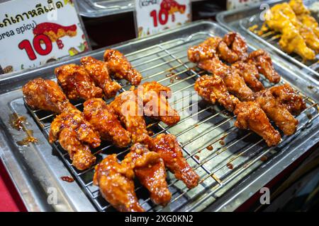 Ein Stockfoto zu „Bonchon“ würde wahrscheinlich eine Szene oder ein Bild zeigen, die mit der beliebten südkoreanischen Restaurantkette „Bonch“ in Verbindung steht Stockfoto