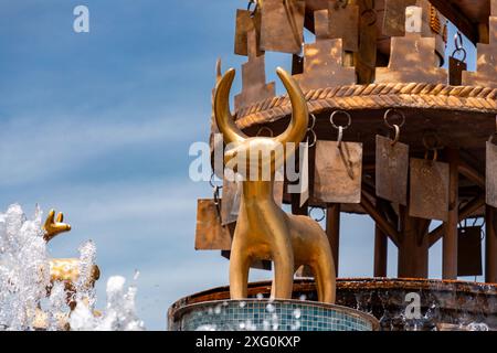 Colchis oder Kolkha Brunnen mit dreißig Tierstatuen, die das alte georgische Erbe darstellen, befindet sich auf dem zentralen Platz in Kutaisi. Stockfoto