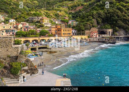 Blick auf Monterosso al Mare an der Mittelmeerküste in Italien Stockfoto