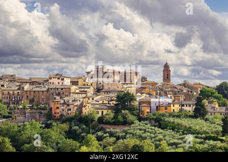 Blick auf das historische Zentrum von Siena in Italien Stockfoto