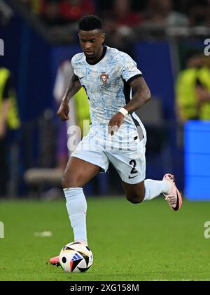 GELSENKIRCHEN - Nelson Semedo aus Portugal beim Gruppenspiel der UEFA EURO 2024 zwischen Georgien und Portugal in der Arena AufSchalke am 26. Juni 2024 in Gelsenkirchen. ANP | Hollandse Hoogte | Gerrit van Keulen Stockfoto