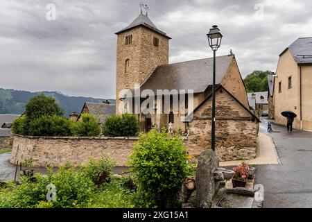 Romanische Kirche, Mont-Dorf, Louron-Tal, Westkitanien, Pyrenäen-Gebirge, Frankreich Stockfoto