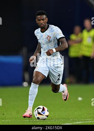 GELSENKIRCHEN - Nelson Semedo aus Portugal beim Gruppenspiel der UEFA EURO 2024 zwischen Georgien und Portugal in der Arena AufSchalke am 26. Juni 2024 in Gelsenkirchen. ANP | Hollandse Hoogte | Gerrit van Keulen Stockfoto