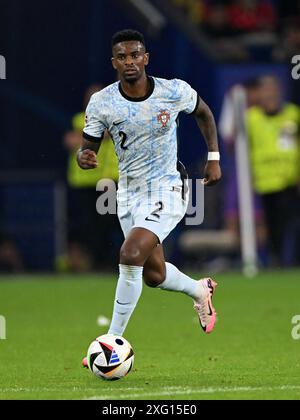 GELSENKIRCHEN - Nelson Semedo aus Portugal beim Gruppenspiel der UEFA EURO 2024 zwischen Georgien und Portugal in der Arena AufSchalke am 26. Juni 2024 in Gelsenkirchen. ANP | Hollandse Hoogte | Gerrit van Keulen Stockfoto