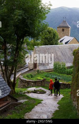 Mont Village, Louron Valley, Orkitanie, Pyrenäen-Gebirge, Frankreich Stockfoto