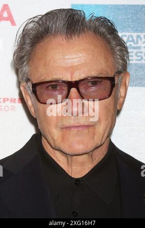 Harvey Keitel nimmt am 28. April 2010 am BMCC/Tribeca Performing Arts Center in New York City an der Premiere des Tribeca Film Festivals „Ondine“ Teil. Foto: Henry McGee/MediaPunch Stockfoto