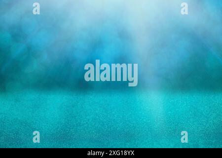 Blauer Bokeh-Hintergrund für weihnachten, unfokussierter runder Scheinwerfer und Sonnenstrahlen, Streulicht-Overlay Stockfoto