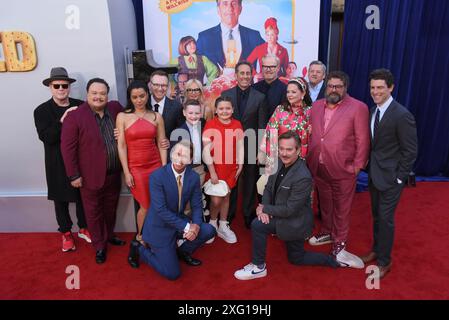 Hollywood, USA - 30. April 2024: Darrell Hammond, Adrian Martinez, Jerry Seinfeld, Sarah Cooper, Christian Slater, Rachael Harris, Bailey Sheetz, E Stockfoto