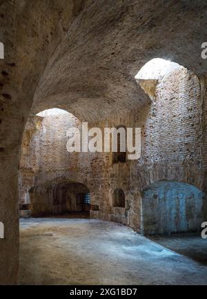 Gewölbe in der Festung St. Nikolaus in Sibenik, Kroatien Stockfoto