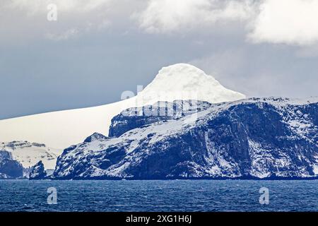 Geologische Formationen rund um Livingston Island, Antarktische Halbinsel, Samstag, 18. November 2023.Foto: David Rowland / One-Image.com Stockfoto