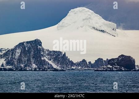 Geologische Formationen rund um Livingston Island, Antarktische Halbinsel, Samstag, 18. November 2023.Foto: David Rowland / One-Image.com Stockfoto