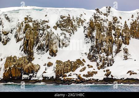 Geologische Formationen rund um Livingston Island, Antarktische Halbinsel, Samstag, 18. November 2023.Foto: David Rowland / One-Image.com Stockfoto