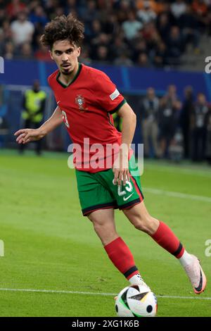 Hamburg, Allemagne. Juli 2024. Vitinha von Portugal während der UEFA Euro 2024, dem Viertelfinalspiel zwischen Portugal und Frankreich am 5. Juli 2024 im Volksparkstadion in Hamburg, Deutschland - Foto Jean Catuffe/DPPI Credit: DPPI Media/Alamy Live News Stockfoto