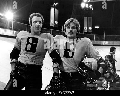 JAMES CAAN als Jonathan E. und JOHN BECK als Moonpie in ROLLERBALL 1975 Regisseur NORMAN JEWISON Kurzgeschichte / Drehbuch William Harrison Kostümdesign Julie Harris Algonquin / United Artists Stockfoto