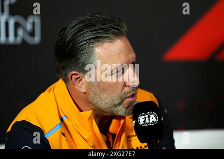 NORTHAMPTONSHIRE, VEREINIGTES KÖNIGREICH. Juli 24. Zak Brown, CEO von McLaren, bei der Team’ Press Conference während des Grand Prix 2024 von Qatar Airways auf dem Silverstone Circuit am Freitag, den 05. Juli 2024 in NORTHAMPTONSHIRE, ENGLAND. Quelle: Taka G Wu/Alamy Live News Stockfoto