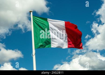Italienische Flagge im Wind Stockfoto