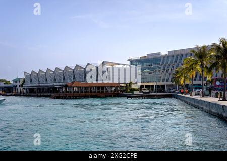 Malé, Malediven - 14. April 2023: Inlandsterminal und Fährpier des internationalen Flughafens Velana Stockfoto