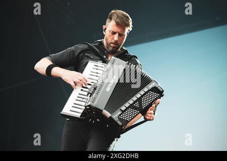 DÄNEMARK COPENAGHEN, COPENHELL FESTIVAL 19. JUNI: Tim Brennan, Gitarrist und Songschreiber der amerikanischen Celtic Punk-Band Dropkick Murphys (aus Quincy, Massachusetts), trat live auf der Bühne beim Copenhell Festival 2024 auf Stockfoto